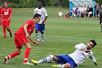 Fotbalisté MFK Vyškov (v červeném) remizovali v přípravném utkání s SK Líšeň 1:1. Hrálo se v Lysovicích.