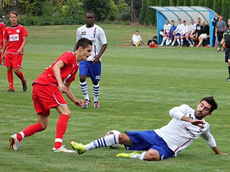 Fotbalisté MFK Vyškov (v červeném) remizovali v přípravném utkání s SK Líšeň 1:1. Hrálo se v Lysovicích.