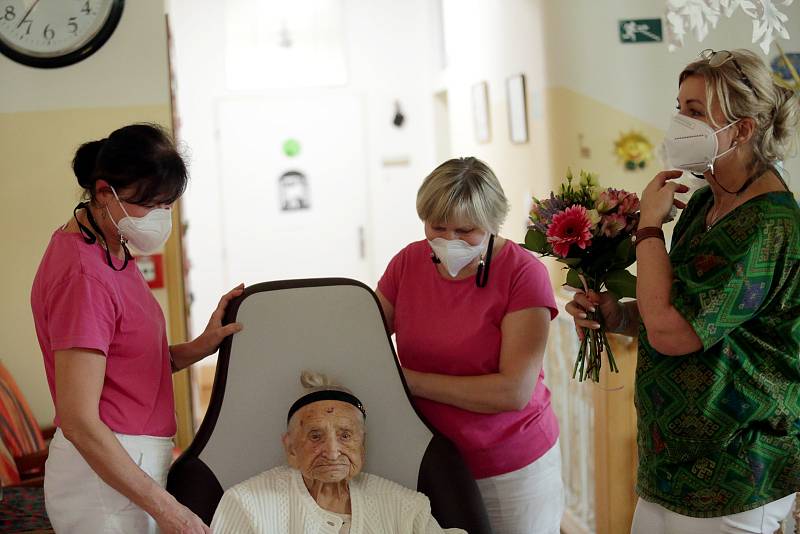 Rekordmanka Marie Cenková z Hrušek na Vyškovsku je nejstarší ženou na jižní Moravě. V úterý oslavila sto sedmé narozeniny.