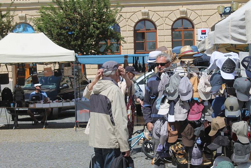 Prodejci se ve Vyškově scházejí na Masarykově náměstí.