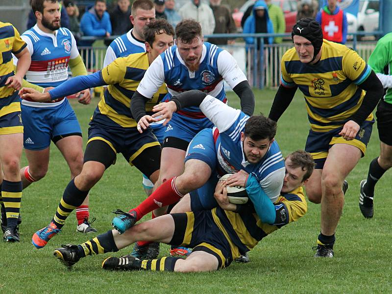 Ve 3. kole 1. ligy ragbistů porazil Jimi RC Vyškov (modré dresy)  nováčka soutěže RC Zlín vysoko 71:16.