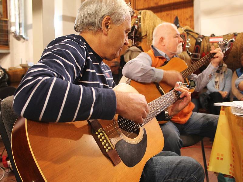 Druhý roční akce Novoroční stodola určené pro amatérské muzikanty se opět vydařil. Pobavit, zahrát si a zazpívat si dorazily desítky muzikantů i publika.