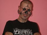 Michal Sucharda má na těle několik tetování. Teď se rozhodl přistoupit k neobvyklému kroku. Potetoval si obličej.