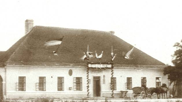  Zájezdní hostinec Pindulka v době archeologické výstavy roku 1907