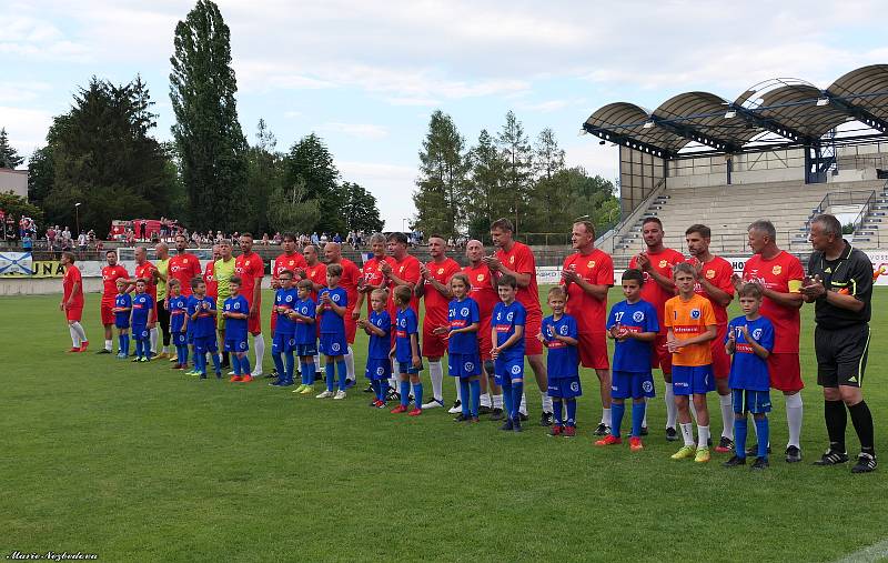 Při příležitosti devadesáti let fotbalu v Drnovicích zažil tamní stadion exhibiční fotbalový zápas.