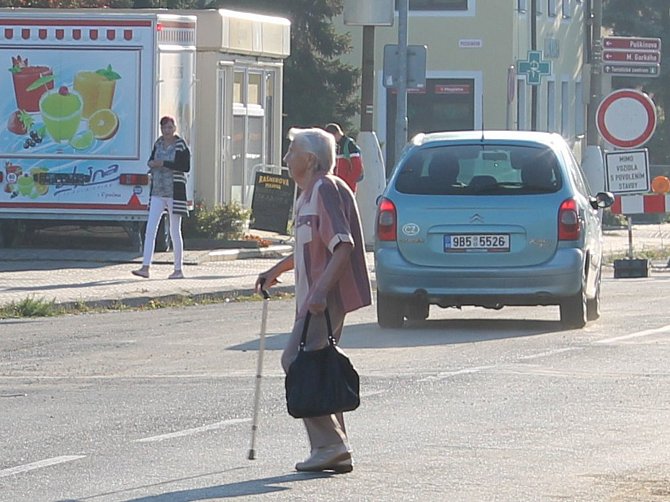Problémy čekají na řidiče opět na ulici Purkyňova. Silničáři se pustí do druhé etapy oprav.