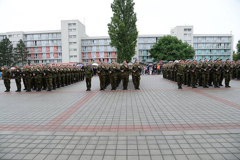 Výcvik ve Vyškově absolvovaly dvě stovky nových armádních profesionálů.