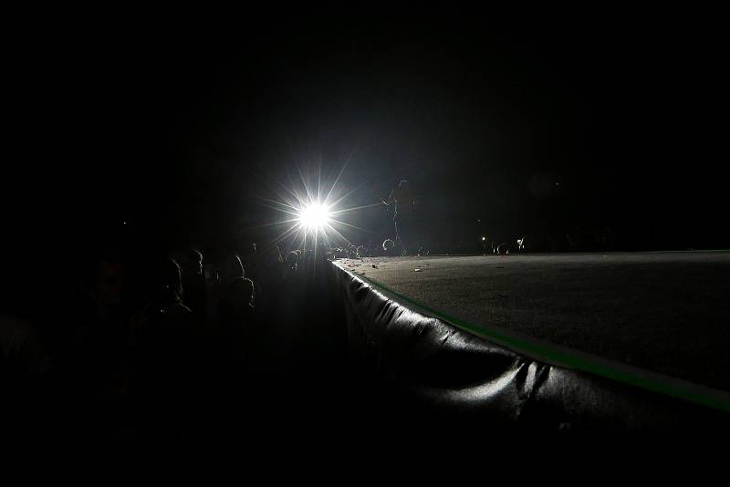 Zaplněný fotbalový stadion přivítal sérii vystoupení, která vyvrcholila koncertem kapely Kryštof.