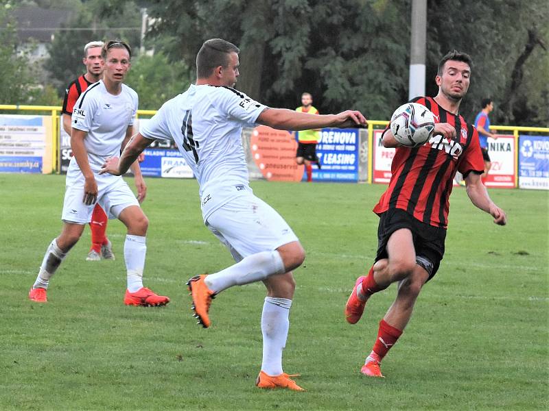 V 1. kole MOL Cupu vyhrál MFK Vyškov (světlé dresy)vv Rohatci nad Hodonínem 2:1.