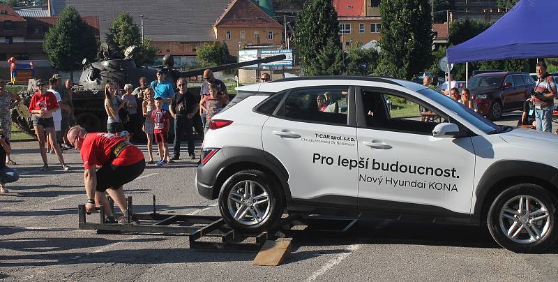 Strongman lákal v Boskovicích, akci přálo počasí.