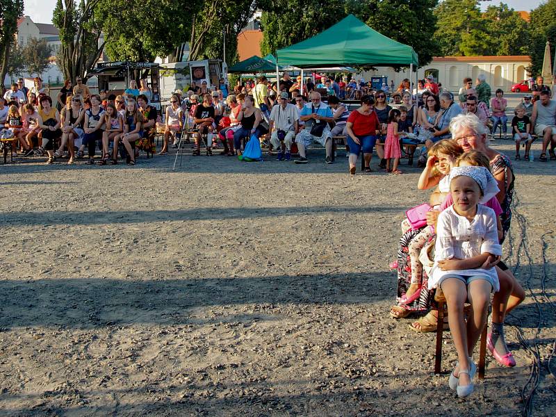 Třetí ročník Daialogfestu bavil návštěvníky vyškovského zámeckého parku.