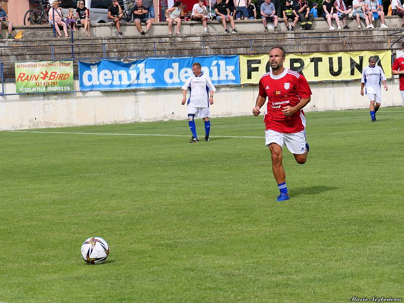 Při příležitosti devadesáti let fotbalu v Drnovicích zažil tamní stadion exhibiční fotbalový zápas.