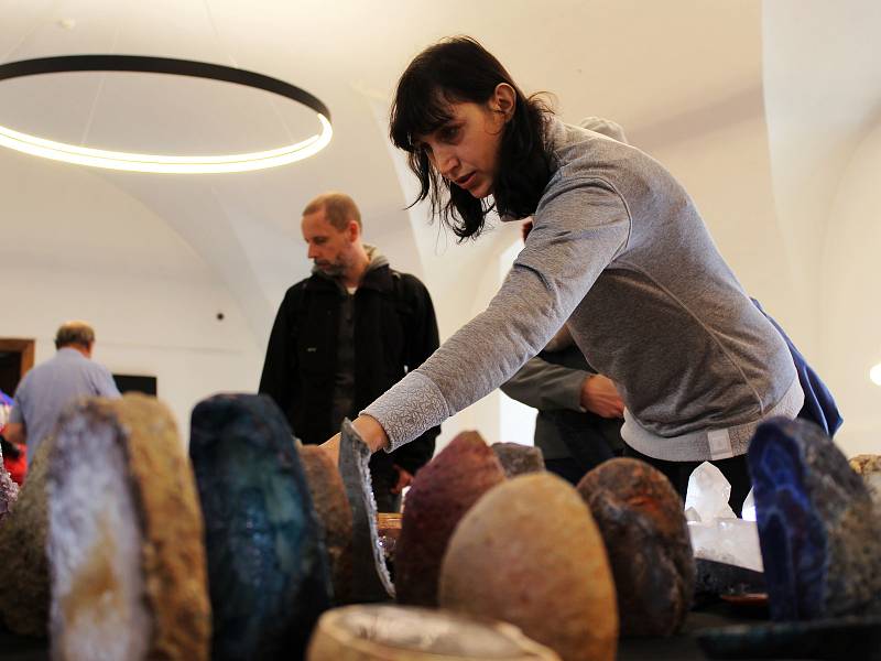 Minerály, drahé kameny, šperky a další dekorace si mohli návštěvníci burzy v Muzeu Vyškovska buď jen prohlédnout, nebo i koupit.