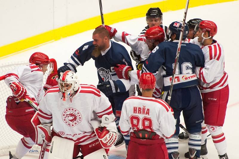 Přátelský hokejový zápas mezi HC Oceláři Třinec a Bílí Tygři Liberec v nové Werk aréně. 