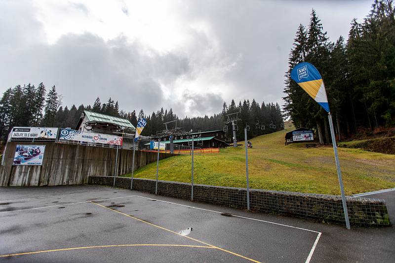 Lyžařské areály v Beskydech, 27. listopadu 2022, Staré Hamry. Ski Park Gruň.