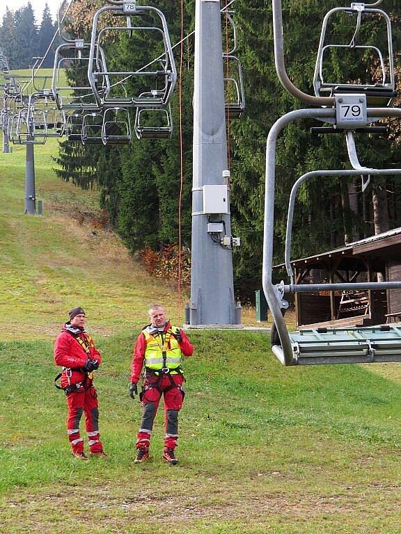 Cvičení záchranářů v beskydském Ski areálu Gruň ve Starých Hamrech. 