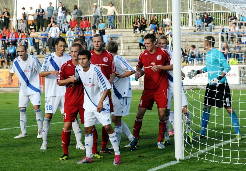 Derby utkání 2. kola Poháru České pošty dopadlo ve frýdeckých Stovkách lépe pro hosty z Třince. 