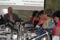 Zhruba pětihodinové jednání absolvovali třinečtí zastupitelé v úterý 21. června. Zabývali se i situací s nájemcem areálu na Javorovém vrchu. 