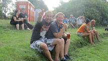 Návštěvníci sobotní akce Pivohraní si mohli vyzkoušet piva deseti malých pivovarů a vychutnat hudební program. 