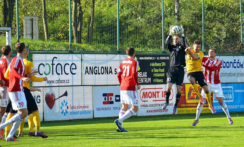 Druholigovým fotbalistům Třince se stále nedaří. Naposledy v domácím prostředí nestačili sokolovskému Baníku, se kterým prohráli 0:2. 