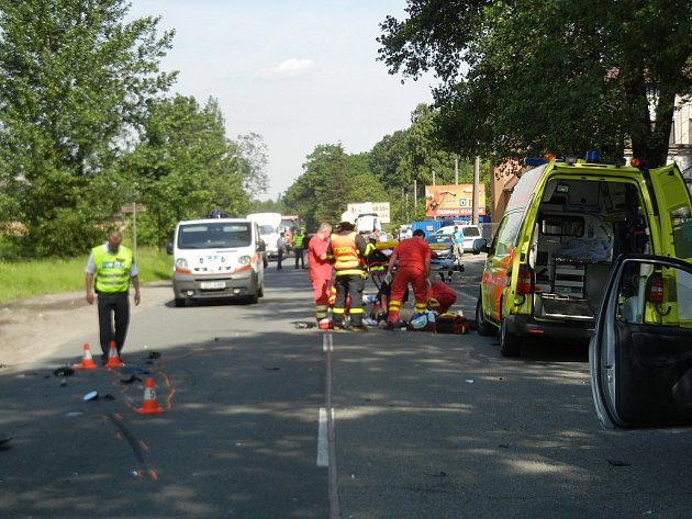  Vážné zranění si vyžádala v pátek 14. června dopravní nehoda, která se stala po půl desáté dopoledne v Třinci. Osobní automobil zde srazil motorkáře.
