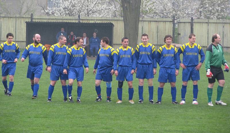 Víkendový fotbalový zápas Hnojník versus Horní Bludovice.