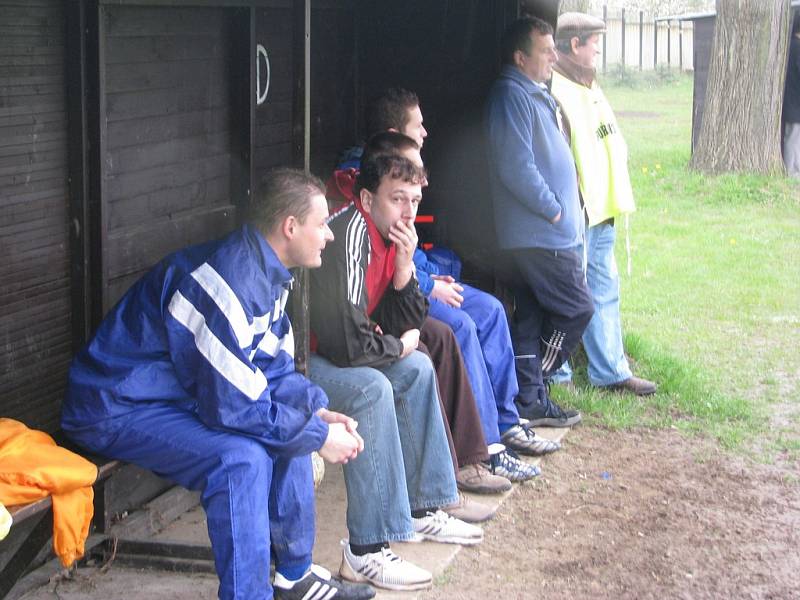 Víkendový fotbalový zápas Hnojník versus Horní Bludovice.