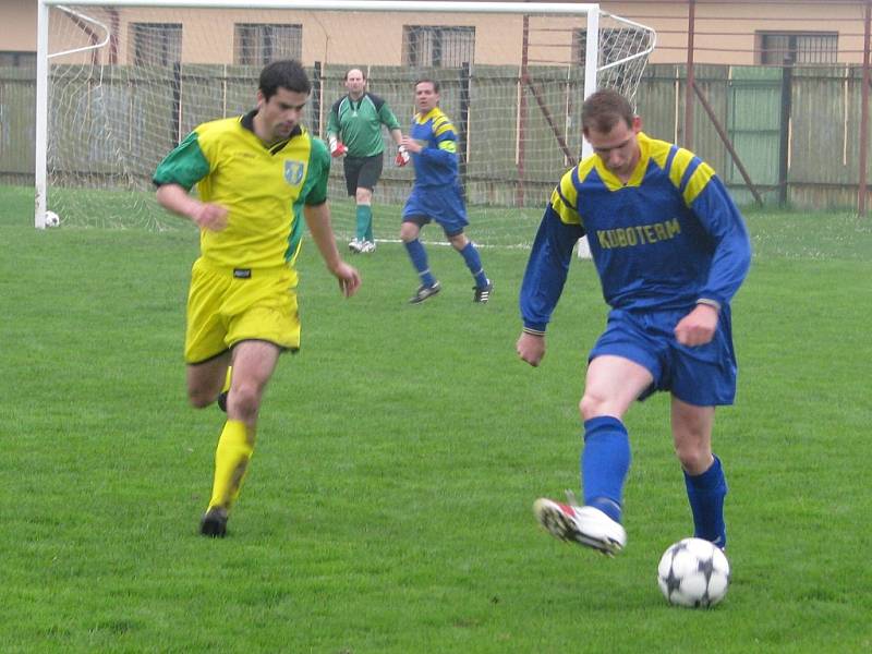 Víkendový fotbalový zápas Hnojník versus Horní Bludovice.