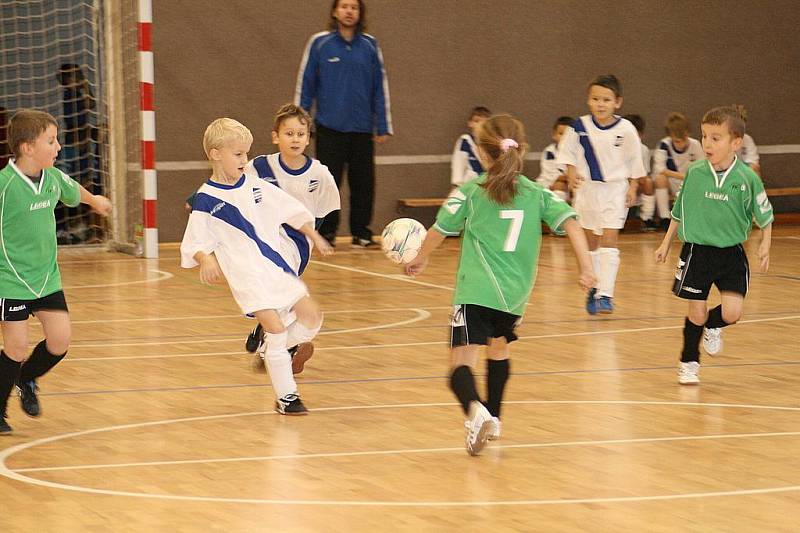 V tělocvičně 1. ZŠ ve Frýdku-Místku proběhl v minulém týdnu Mikulášský turnaj nejmladších přípravek ve fotbale. 