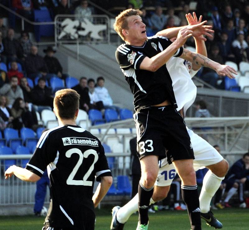 Fotbalisté Frýdku-Místku na domácím hřišti nestačili Žižkovu a podlehli mu 0:2. 