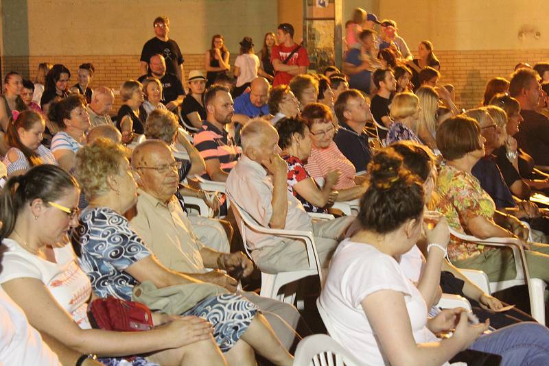 Letošní Sweetsen Fest začal vernisáží výstavy prací žáků základní umělecké školy ve Frýdku-Místku a speciálním koncertem Symfonického orchestru Frýdek-Místek.