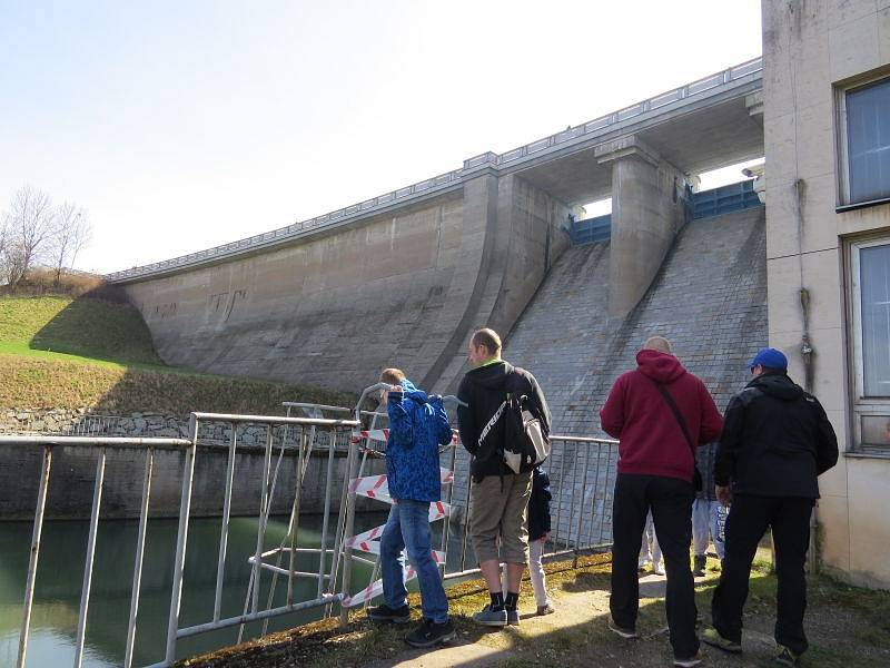 Lidé se mohli v sobotu při dni otevřených dveří podívat do útrob Žermanické přehrady, která patří pod správu Povodí Odry.