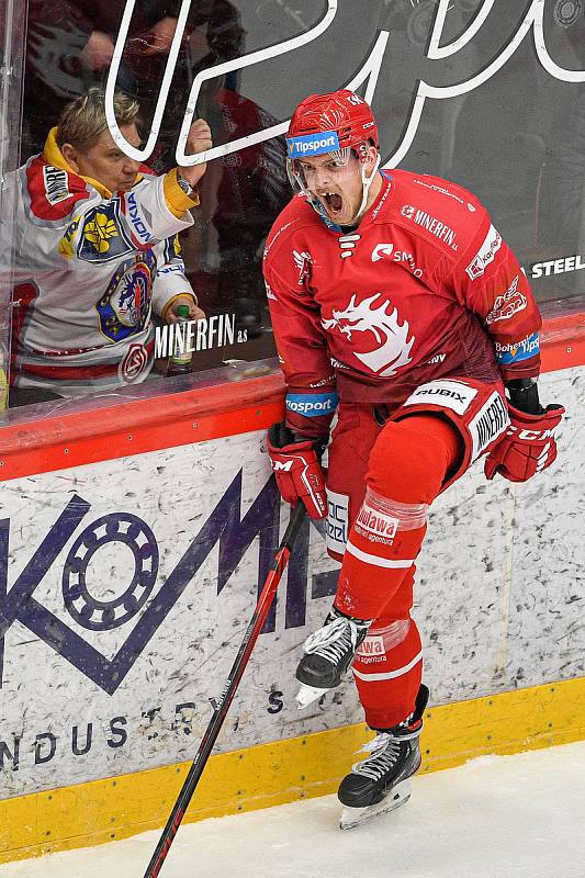 Finále play off hokejové extraligy - 1. zápas: HC Oceláři Třinec - HC Sparta Praha, 18. dubna 2022 v Třinci. Andrej Nestrašil z Třince.