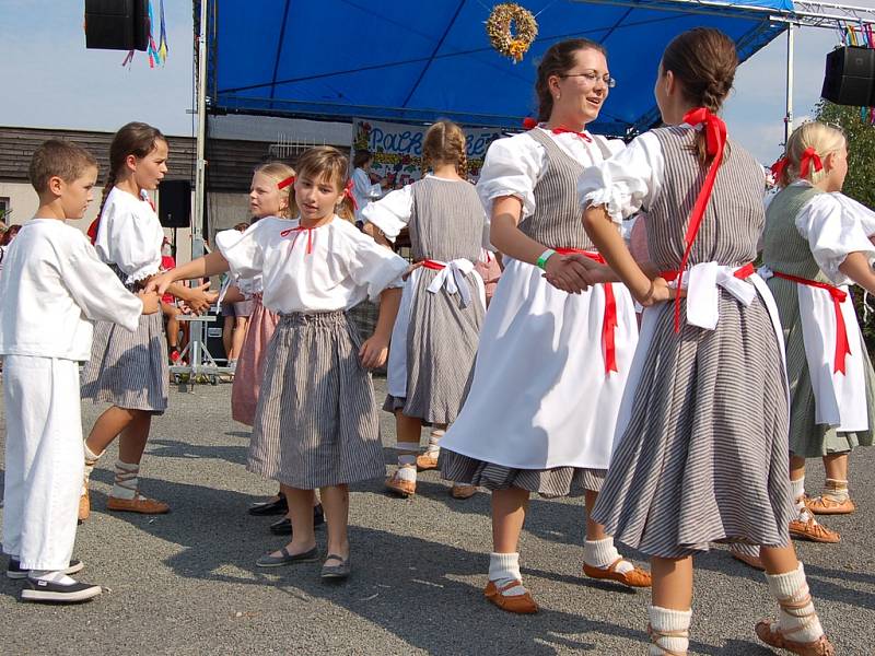 Lidové tradice připomenuly děti z palkovického Lašského folklorního souboru Hurčánek.