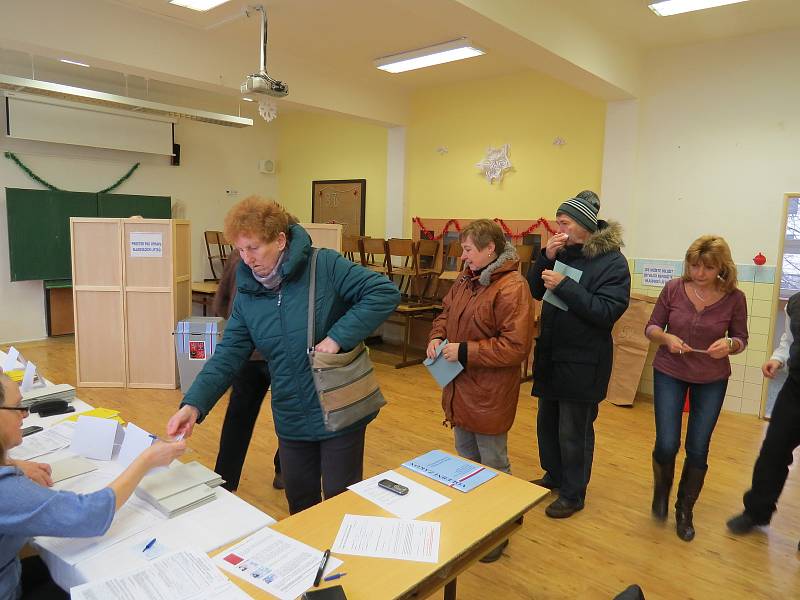 Prezidentské volby ve Frýdku-Místku, 6. základní škola, ulice Pionýrů, pátek 12. ledna 2018.