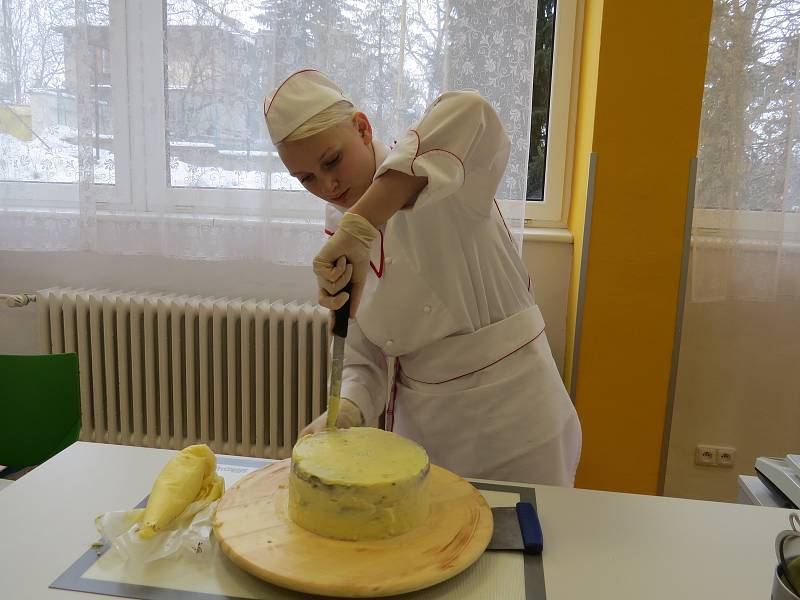 Mladí cukráři se utkali v boji o nejlepší slavnostní dort v soutěži Podbeskydský ještěr.