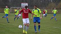 Fotbalisté Lučiny (červené dresy) v posledním podzimním zápase vyhráli na hřišti ČSAD Havířov 2:1. 