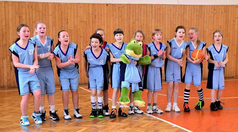 Frýdecko-místecké minižákyně (U11) před vítězným zápasem v Olomouci.