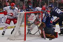 Hokejisté Třince vyhráli úvodní čtvrtfinále play-off extraligy nad Českými Budějovicemi 2:0.