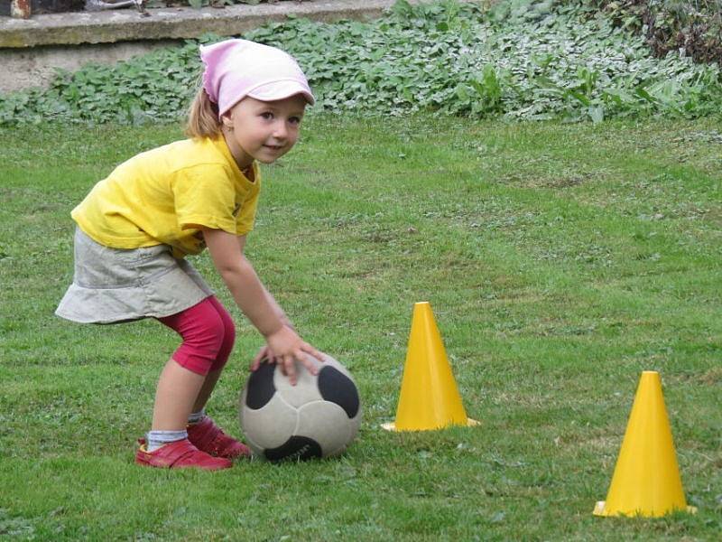 O druhý ročník akce s názvem Sportovní den pro děti i dospělé, který se za nádherného počasí konal v pátek 30. září v areálu Základní školy ve Sviadnově, byl mimořádný zájem. 