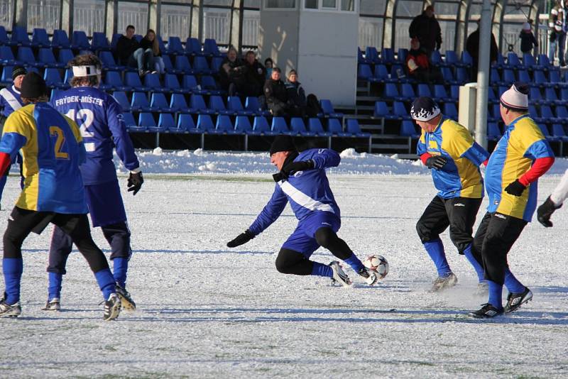 Frýdecké Stovky byly svědkem již pátého derby mezi Válcovnami a Slezanem. Tentokráte se na sklonku roku z vítězství radovali fotbalisté Válcoven, kteří svého městského rivala porazili 3:2. 