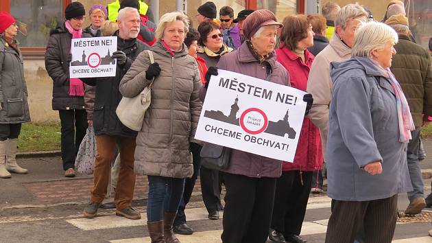 Ve Frýdku-Místku se v pátek odpoledne uskutečnila blokáda silničního průtahu, po kterém denně jezdí desetitisíce vozidel. 