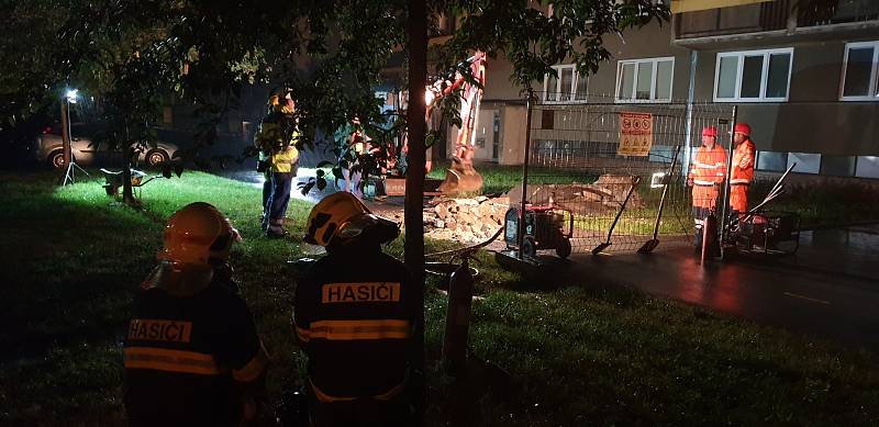 Hasiči ve Frýdku-Místku evakuovali obyvatele sídliště. Unikal plyn.