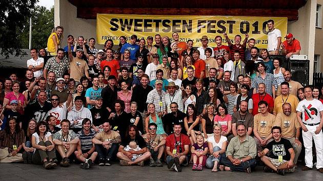 Společná fotografie Sweetsen fest komunity. 