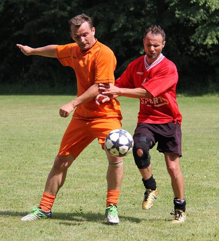 Již poosmadvacáté se sešli bývalí fotbalisté na hřišti v Nošovicích-Lhotách, kde se čtyři mužstva porovnala o celkové vítězství. Z něj se nakonec radovali hráči Triosportu, kteří ve finále porazili Dobrou. Na třetím místě skončili fotbalisté Starého Města