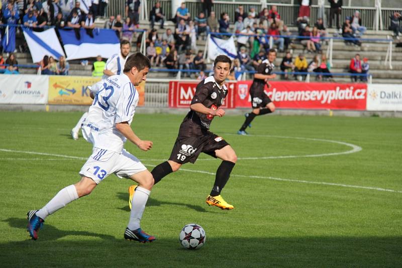 Valcíři si vyšlápli na lídra tabulky, když na domácím trávníku porazili hradecké Votroky 3:1. 