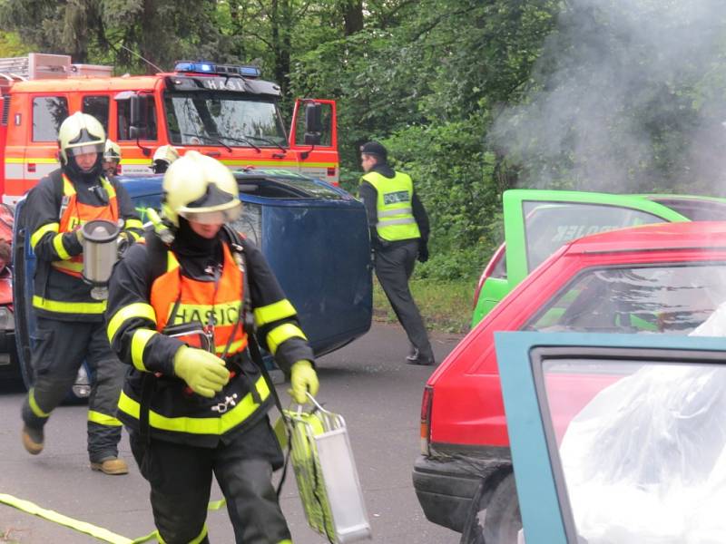 Cvičení složek IZS při hromadné dopravní nehodě ve Frýdku-Místku. 