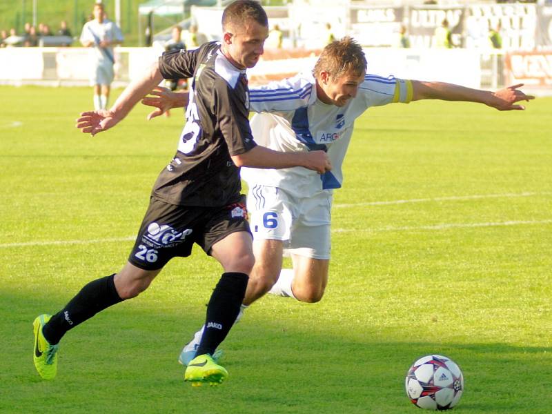 Valcíři si vyšlápli na lídra tabulky, když na domácím trávníku porazili hradecké Votroky 3:1. 