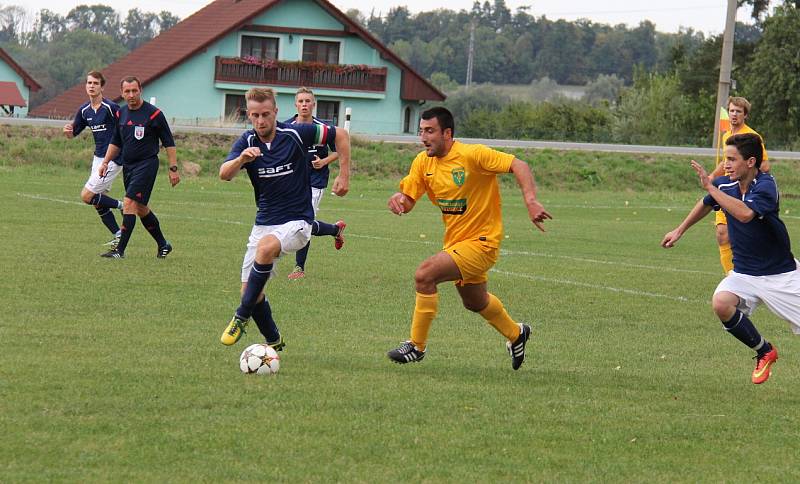 Duel mezi Tošanovicemi a Raškovicemi skončil nakonec těsným vítězstvím hostí 1:2.