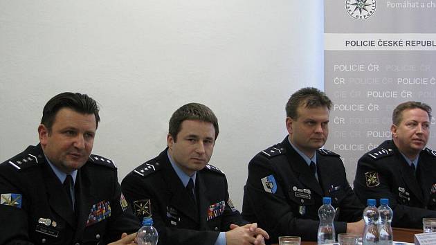 Speciální pořádková jednotka Krajského ředitelství policie Moravskoslezského kraje, která vznikla 1. ledna 2011, se ve středu 19. ledna představila ve svém dočasném sídle – bývalých kasárnách ve Frýdku-Místku.